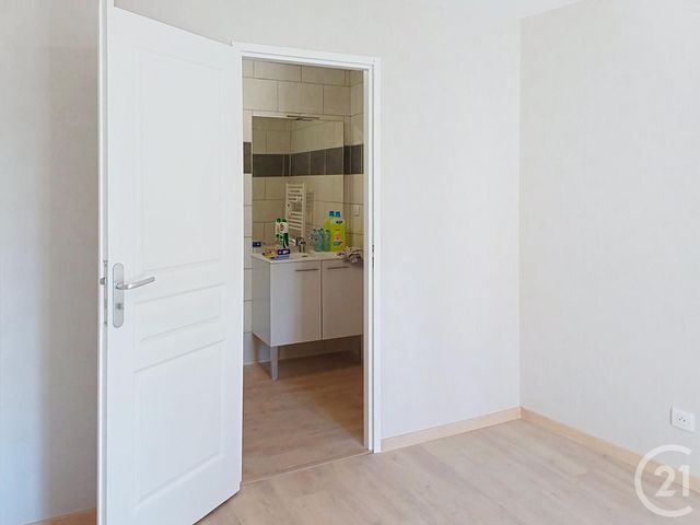 Appartement F5 à louer - 5 pièces - 247.78 m2 - EBREUIL - 03 - AUVERGNE - Century 21 Lefèbvre Immobilier