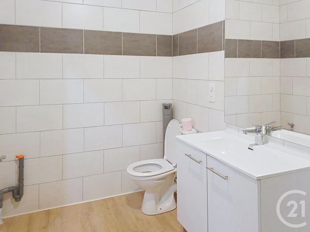 Appartement F5 à louer - 5 pièces - 247.78 m2 - EBREUIL - 03 - AUVERGNE - Century 21 Lefèbvre Immobilier