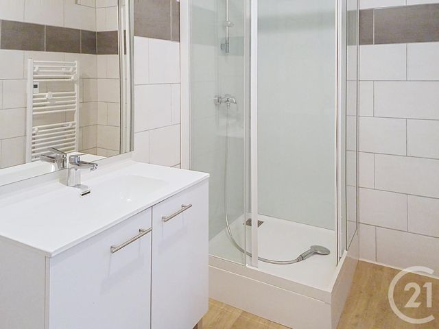 Appartement F5 à louer - 5 pièces - 247.78 m2 - EBREUIL - 03 - AUVERGNE - Century 21 Lefèbvre Immobilier