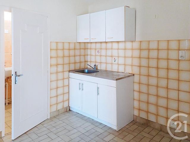 Appartement à louer - 3 pièces - 59.71 m2 - AIGUEPERSE - 63 - AUVERGNE - Century 21 Lefèbvre Immobilier