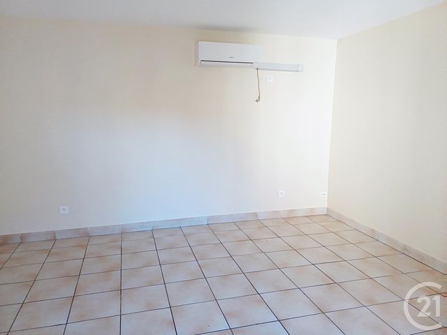 Appartement à louer - 3 pièces - 59.71 m2 - AIGUEPERSE - 63 - AUVERGNE - Century 21 Lefèbvre Immobilier