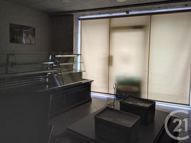 Afficher la photo en grand commerce à louer - 97.0 m2 - GANNAT - 03 - AUVERGNE - Century 21 Lefèbvre Immobilier