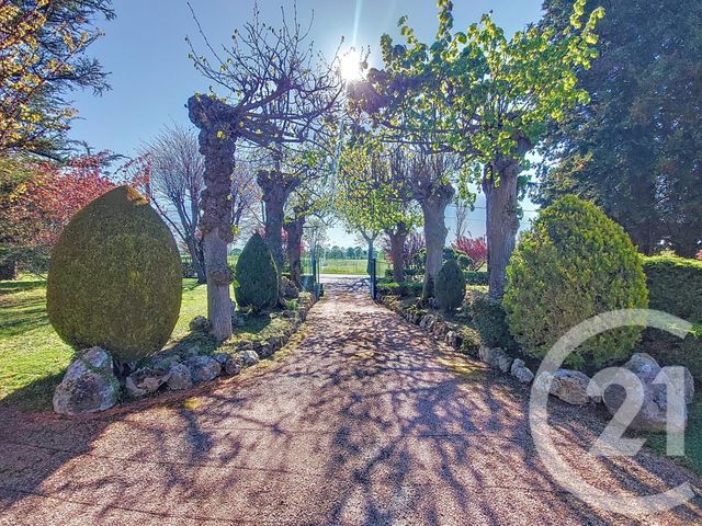 maison à vendre - 7 pièces - 230.31 m2 - AIGUEPERSE - 63 - AUVERGNE - Century 21 Lefèbvre Immobilier