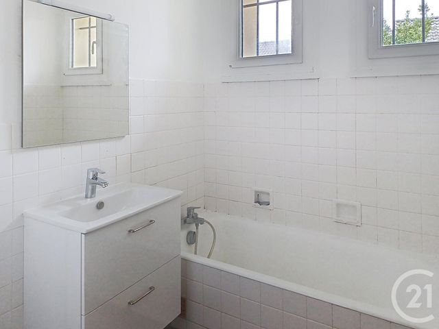 maison à louer - 4 pièces - 112.19 m2 - GANNAT - 03 - AUVERGNE - Century 21 Lefèbvre Immobilier