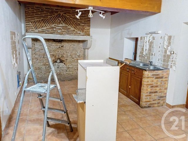 maison à louer - 4 pièces - 87.5 m2 - VENDAT - 03 - AUVERGNE - Century 21 Lefèbvre Immobilier