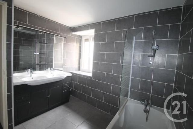 maison à louer - 5 pièces - 89.73 m2 - GANNAT - 03 - AUVERGNE - Century 21 Lefèbvre Immobilier