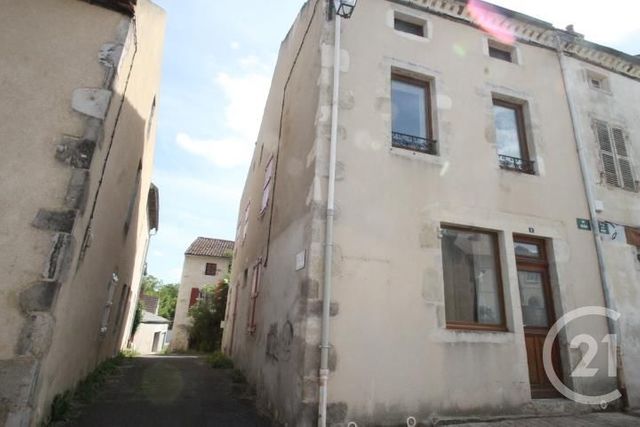 maison à louer - 3 pièces - 116.37 m2 - BELLENAVES - 03 - AUVERGNE - Century 21 Lefèbvre Immobilier