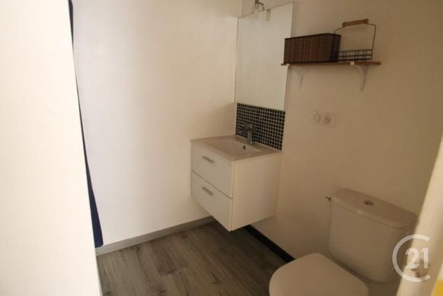 maison à louer - 3 pièces - 116.37 m2 - BELLENAVES - 03 - AUVERGNE - Century 21 Lefèbvre Immobilier