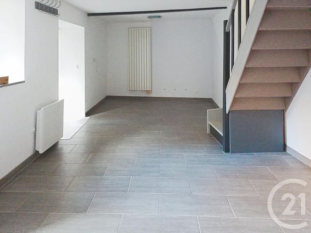 Appartement F3 à louer - 3 pièces - 70.9 m2 - EBREUIL - 03 - AUVERGNE - Century 21 Lefèbvre Immobilier