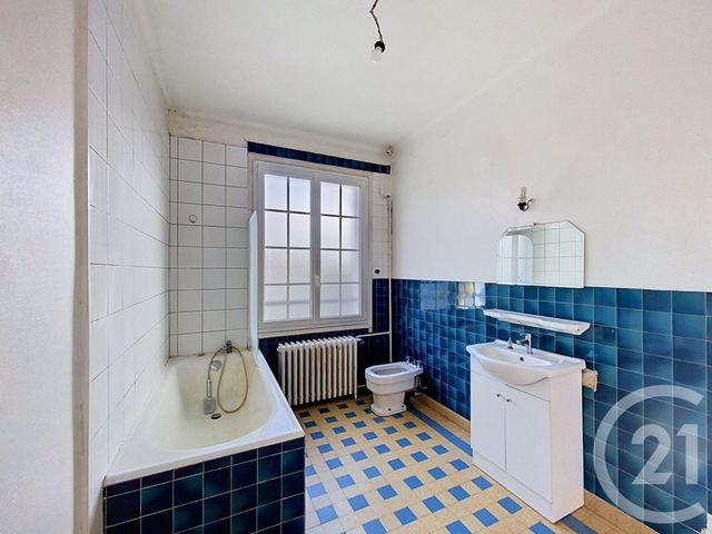 maison à vendre - 6 pièces - 156.27 m2 - GANNAT - 03 - AUVERGNE - Century 21 Lefèbvre Immobilier