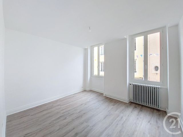 Appartement F3 à louer - 3 pièces - 79.8 m2 - GANNAT - 03 - AUVERGNE - Century 21 Lefèbvre Immobilier