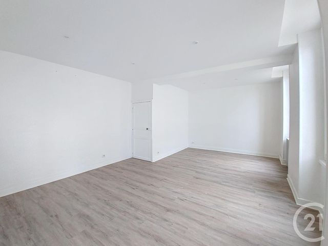 Appartement F3 à louer - 3 pièces - 79.8 m2 - GANNAT - 03 - AUVERGNE - Century 21 Lefèbvre Immobilier