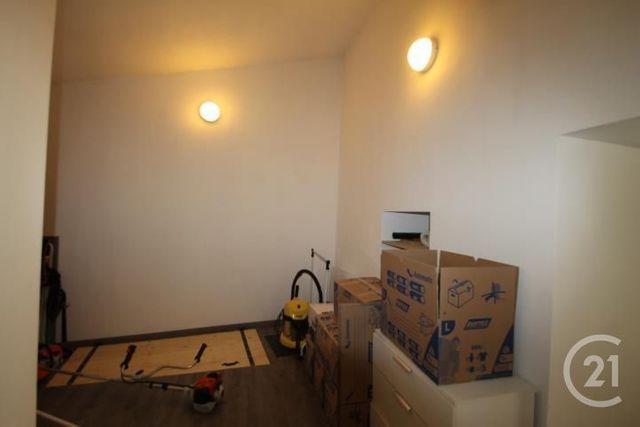 maison à louer - 2 pièces - 80.0 m2 - BELLENAVES - 03 - AUVERGNE - Century 21 Lefèbvre Immobilier