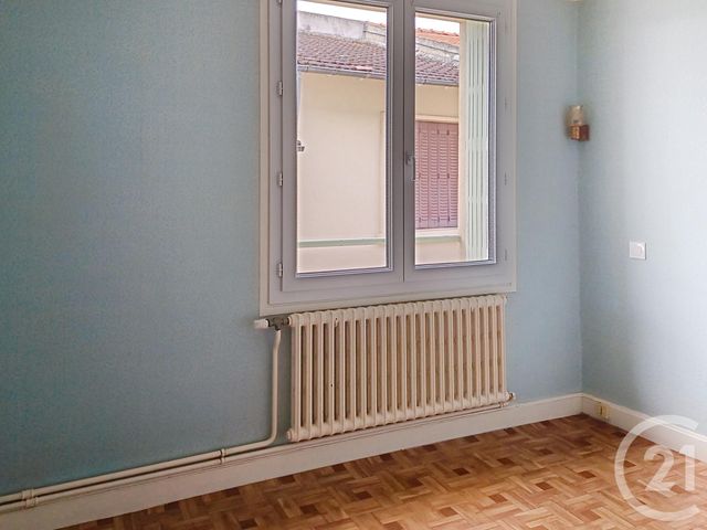 Appartement F2 à louer - 3 pièces - 40.0 m2 - GANNAT - 03 - AUVERGNE - Century 21 Lefèbvre Immobilier