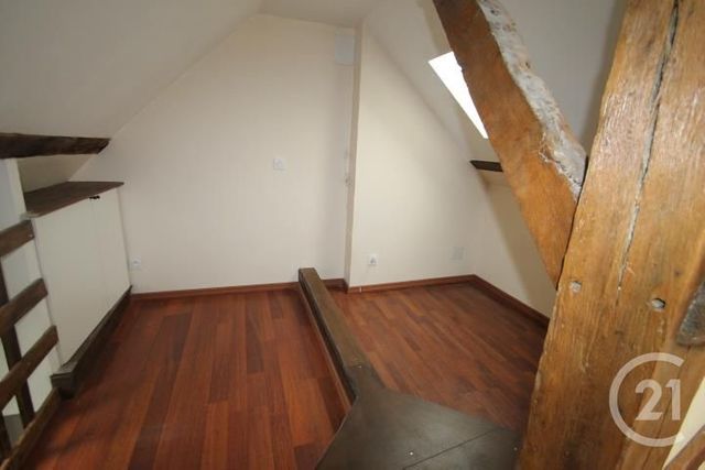 Appartement F2 à louer - 2 pièces - 46.0 m2 - GANNAT - 03 - AUVERGNE - Century 21 Lefèbvre Immobilier