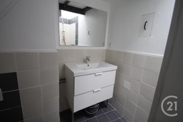 Appartement F2 à louer - 2 pièces - 46.0 m2 - GANNAT - 03 - AUVERGNE - Century 21 Lefèbvre Immobilier
