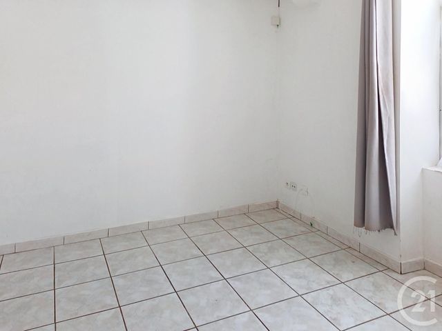 Appartement F1 à louer - 1 pièce - 23.66 m2 - AIGUEPERSE - 63 - AUVERGNE - Century 21 Lefèbvre Immobilier