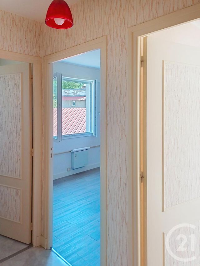 Appartement F3 à louer - 3 pièces - 71.5 m2 - VICHY - 03 - AUVERGNE - Century 21 Lefèbvre Immobilier